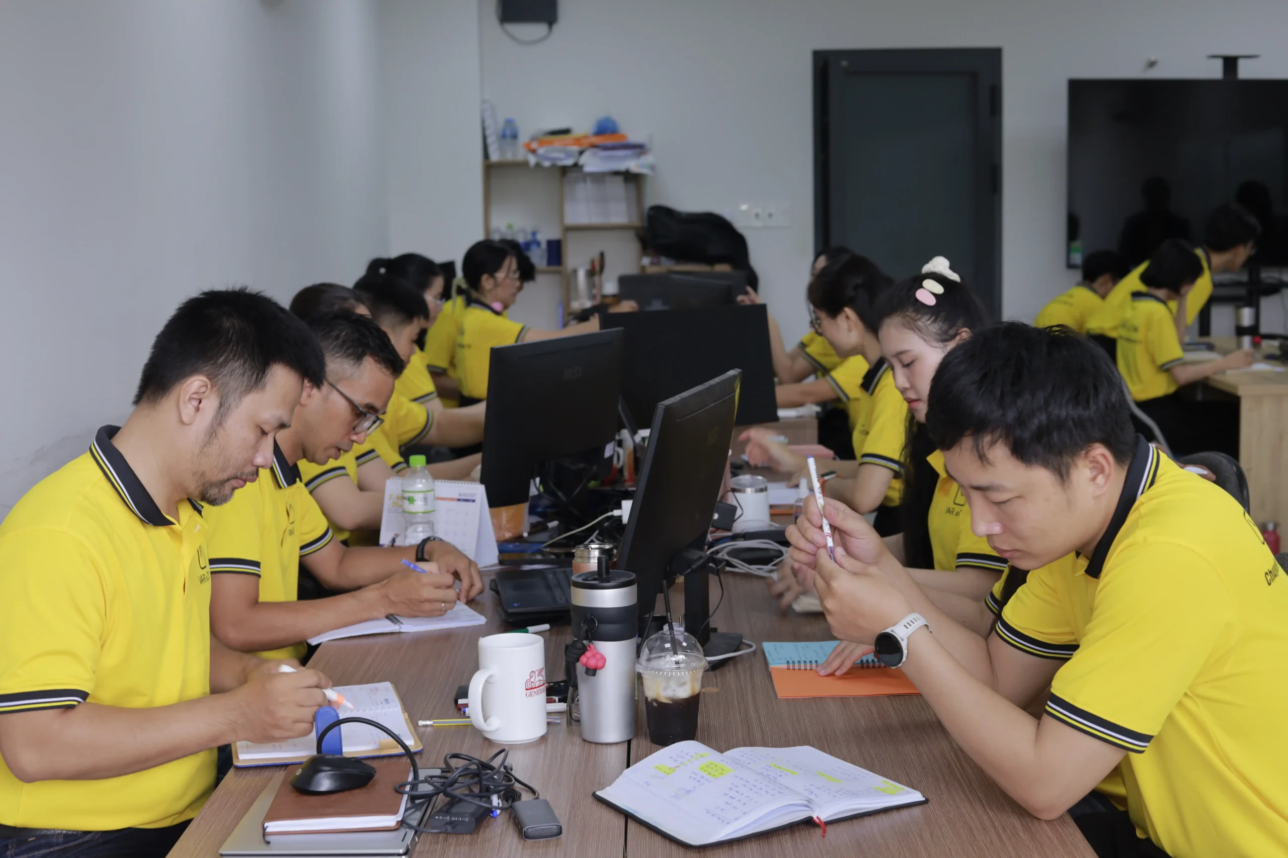 Tập thể nhân viên VAR eCOM